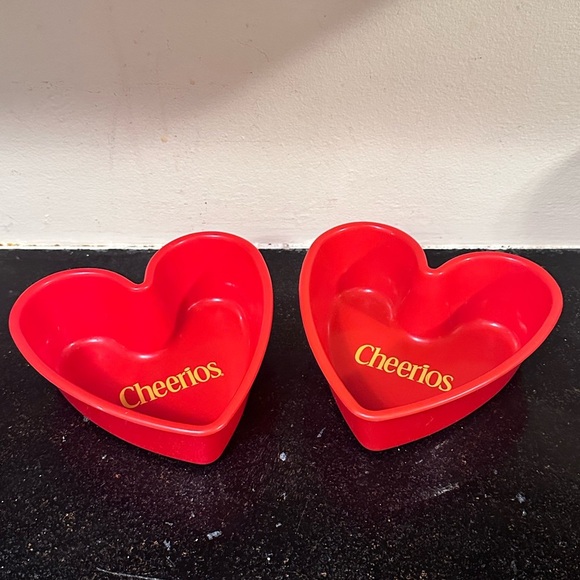 Heart-shaped Cheerios bowls Set of 2 - Picture 1 of 5